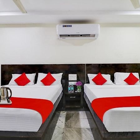 OYO 70014 Dharani Grand Hotel Khammam Bagian luar foto