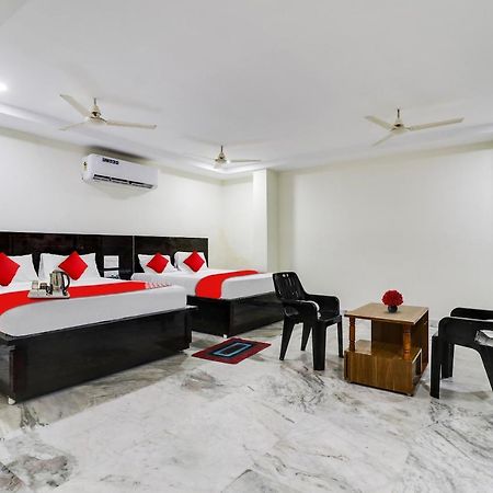 OYO 70014 Dharani Grand Hotel Khammam Bagian luar foto