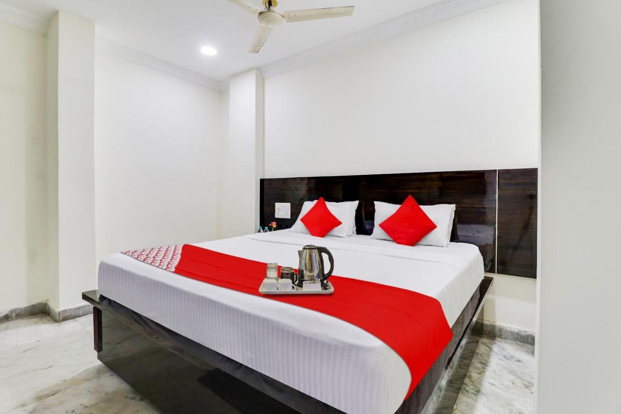 OYO 70014 Dharani Grand Hotel Khammam Bagian luar foto