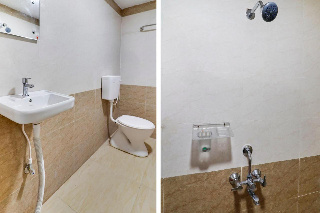 OYO 70014 Dharani Grand Hotel Khammam Bagian luar foto