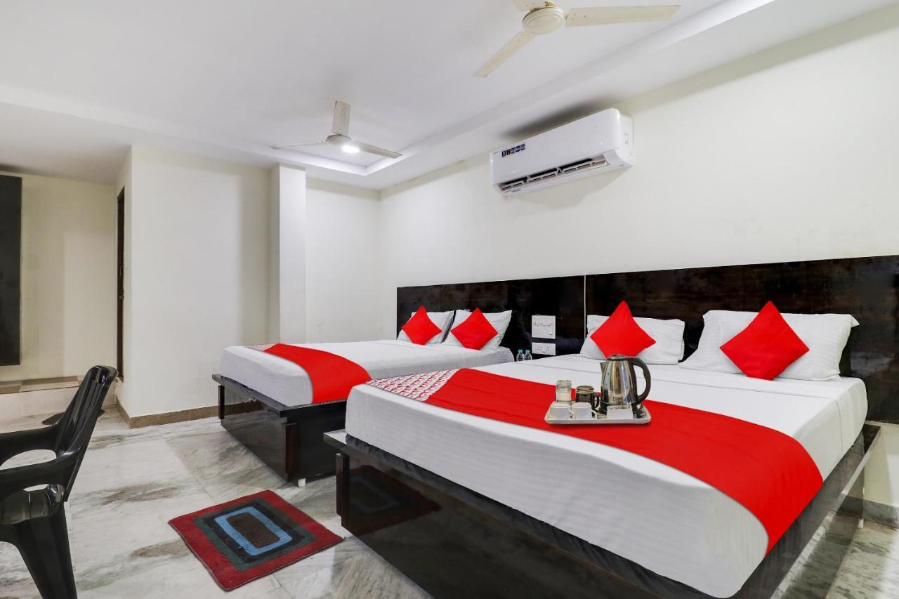 OYO 70014 Dharani Grand Hotel Khammam Bagian luar foto