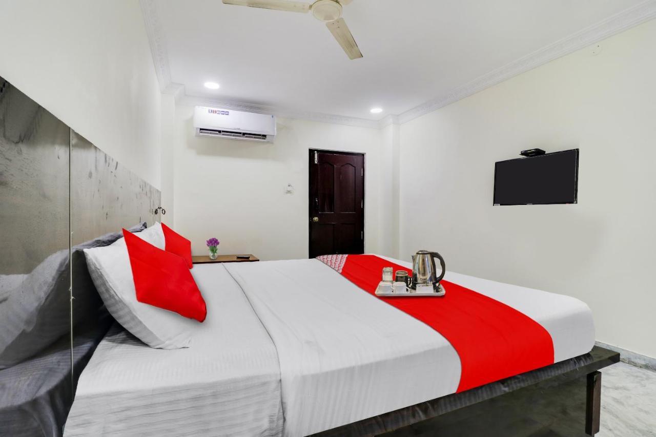 OYO 70014 Dharani Grand Hotel Khammam Bagian luar foto
