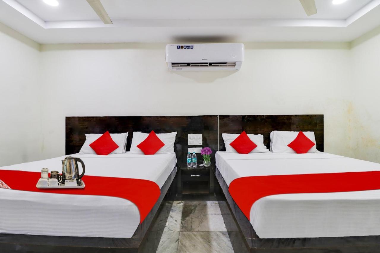 OYO 70014 Dharani Grand Hotel Khammam Bagian luar foto