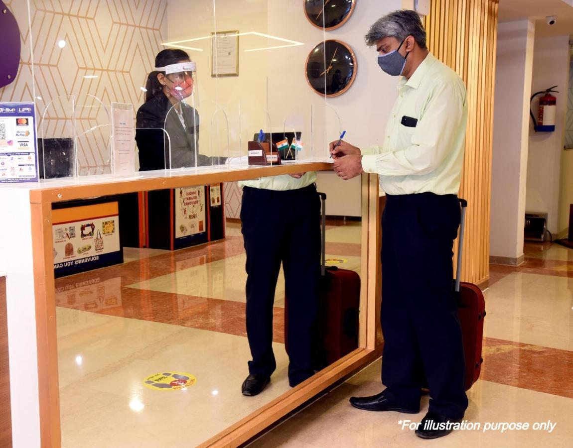 OYO 70014 Dharani Grand Hotel Khammam Bagian luar foto
